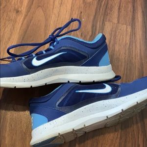 nike training royal blue sneakers